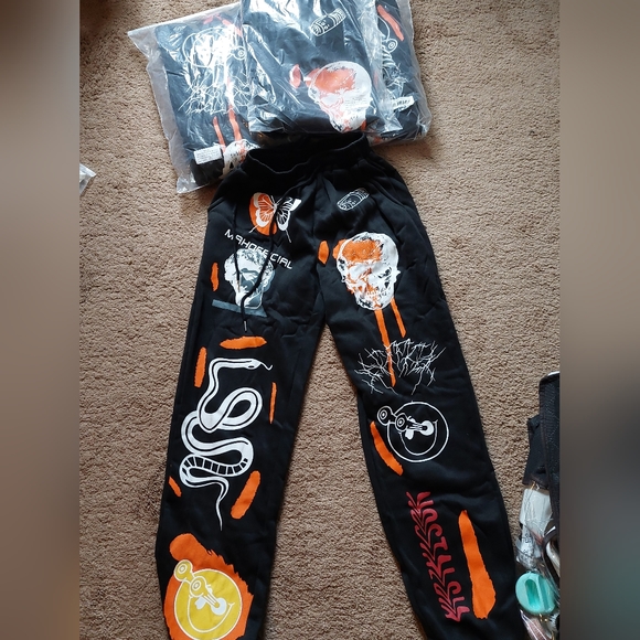 Sweatpants - Picture 2 of 3